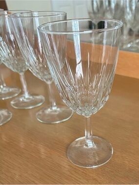 Set of 8 vintage "Diamant" crystal wine glasses